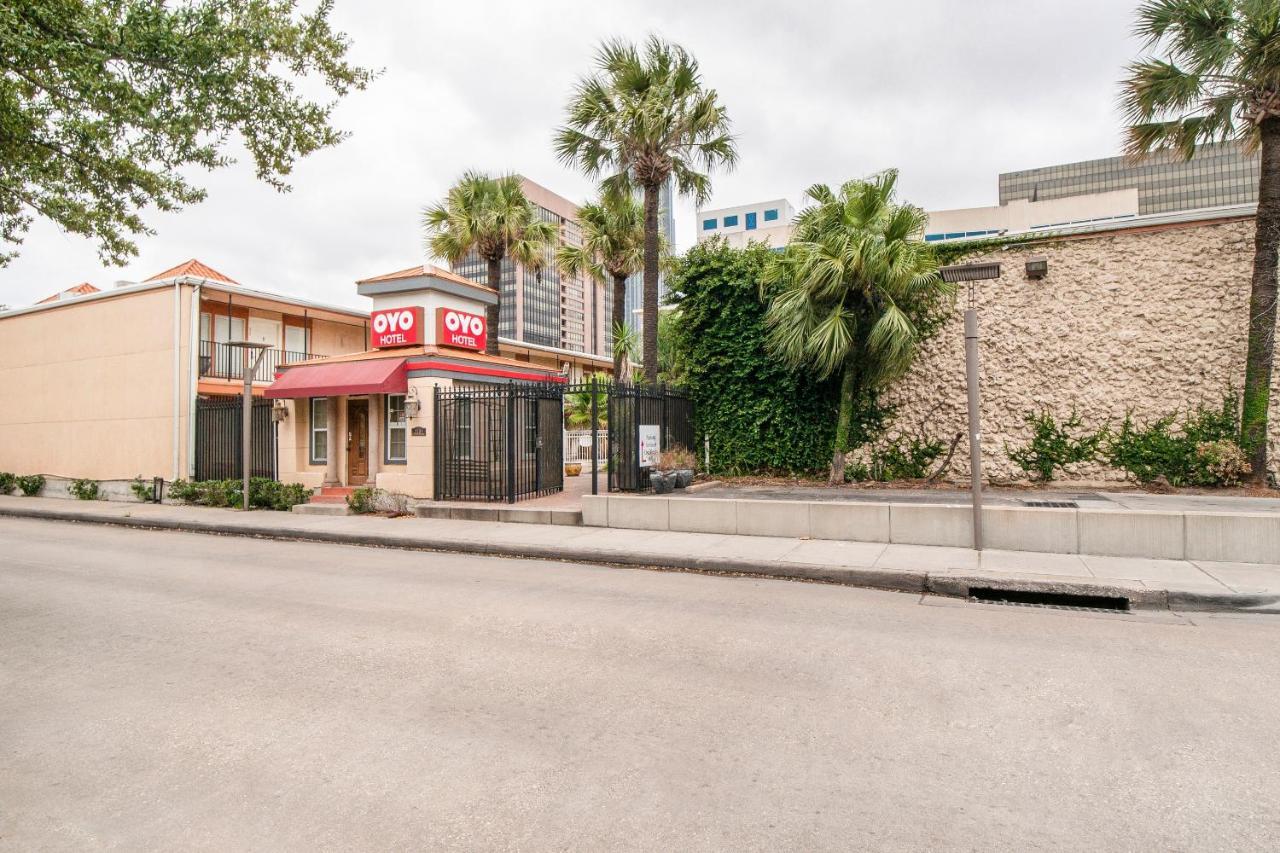 Oyo Hotel & Apartments Houston Galleria Exterior photo