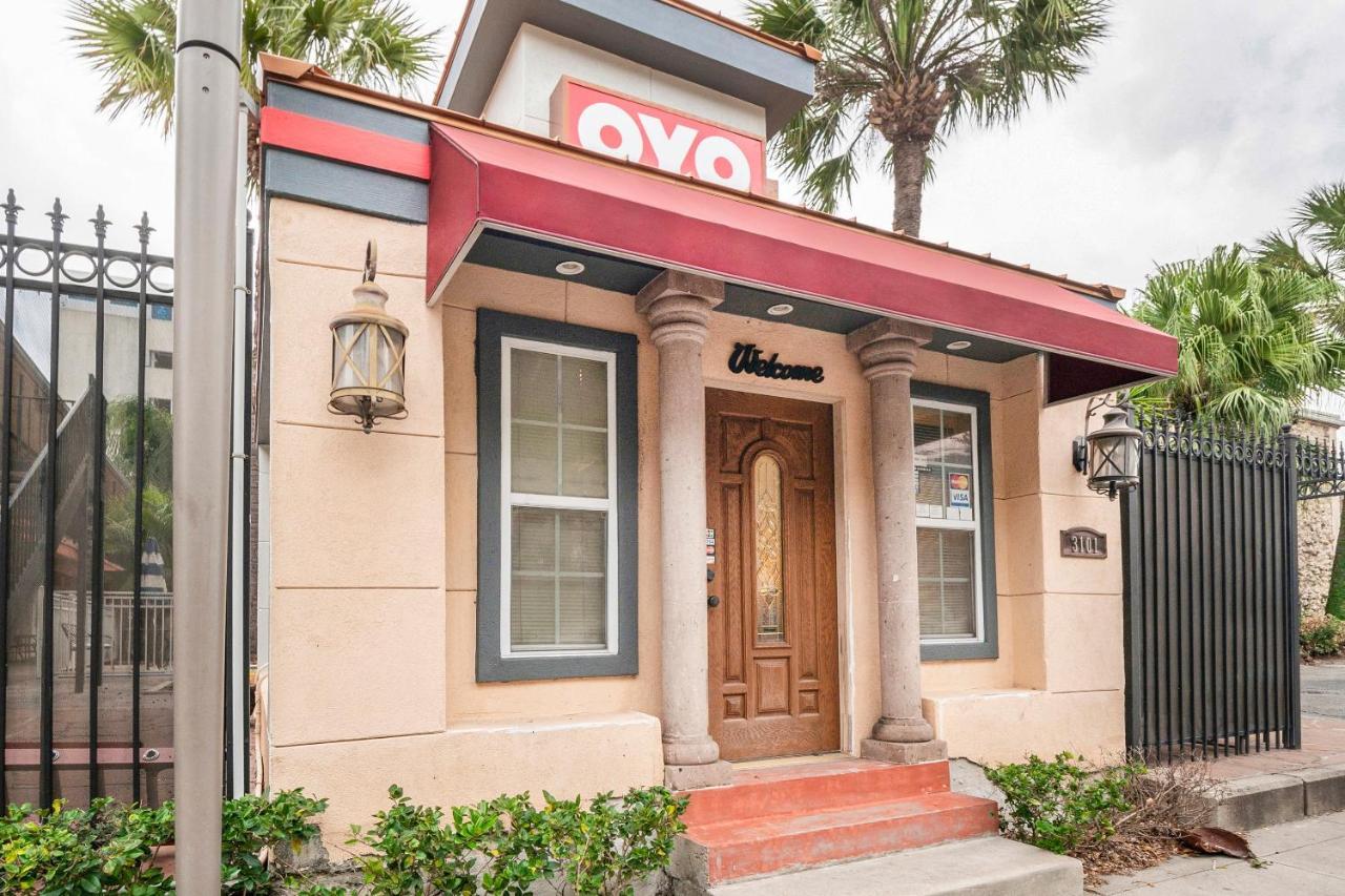 Oyo Hotel & Apartments Houston Galleria Exterior photo